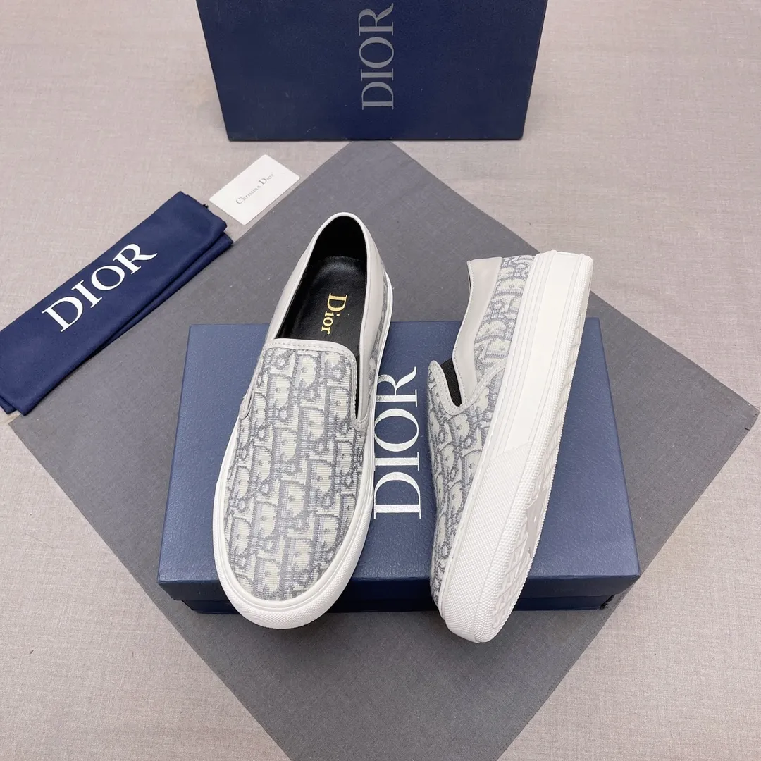 P380, Dior series casual shoes 👟🔥[Dior] Dior's new casual men's shoes are launched in Hong Kong counters. Official website 1:1 production. Original Italian materials. Designed by European and American masters. Perfect shape to create counter quality, solid color rubber wear-resistant outsole and classic dazzling head! Super versatile and very comfortable. High-end without losing taste, fashionable and novel! ! Absolute focus! Code number: 38-44, four colors available (45 can be customized, cannot be returned or exchanged) No. 005